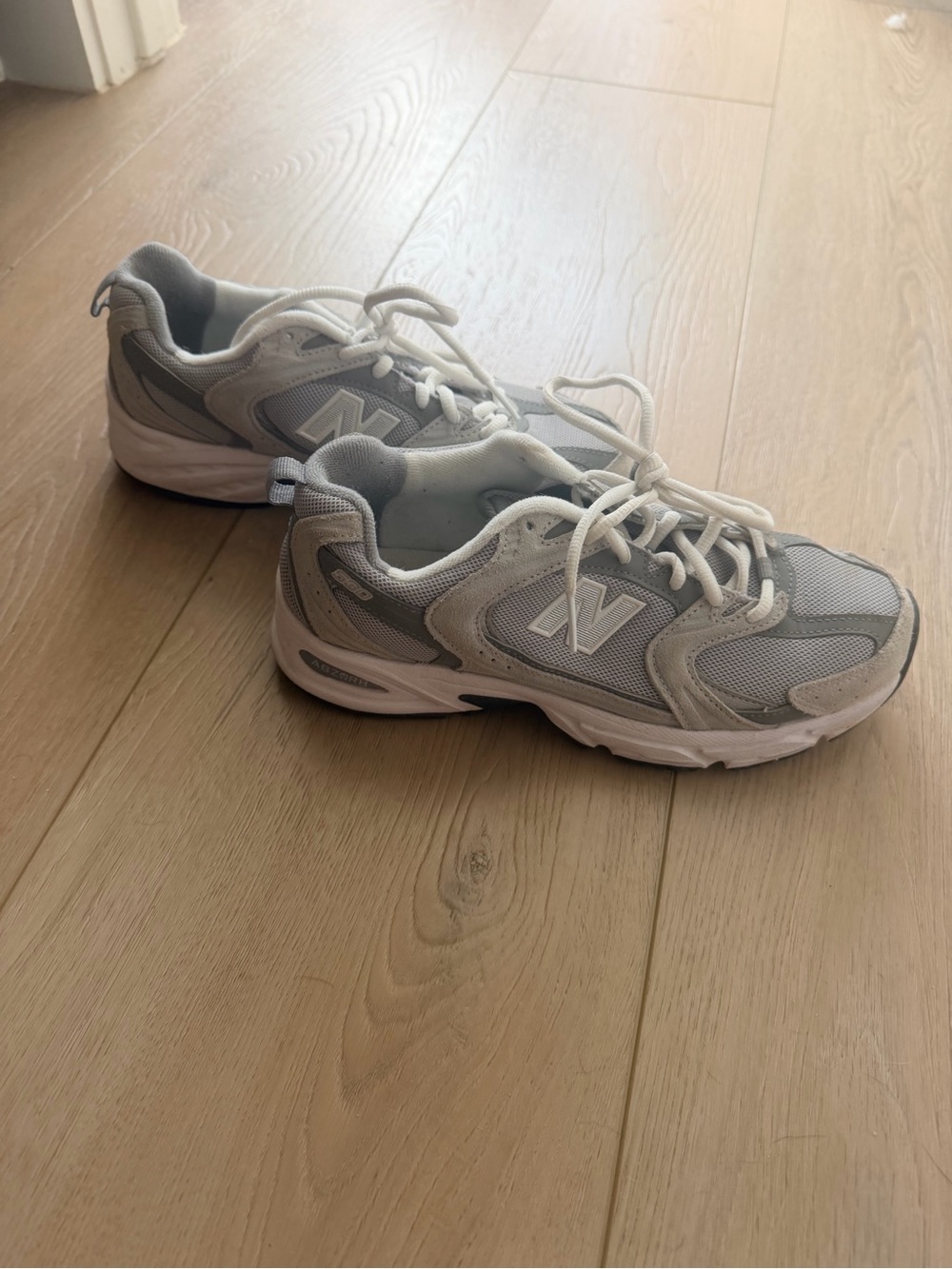 New Balance Women's Light Gray & White Mesh Running Sneakers